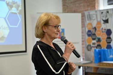 Dyrektor Departamentu Edukacji, Nauki i Sportu UM Województwa Podkarpackiego Barbara Pelczar-Białek podczas wystąpienia