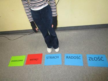 Uczniowie klasy 4 Zespołu Szkół Muzycznych w Krośnie podczas zajęć