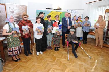 Wręczenie nagród i wyróżnień uczniom szkół podstawowych laureatom Wojewódzkiego konkursu  literacko-plastycznego „Z Panią Marią literacka wyprawa do lasu”