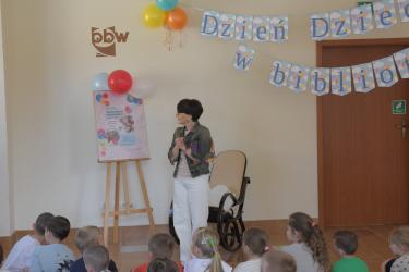 Uczniowie klas pierwszych ze Szkoły Podstawowej nr 4 im. Eugeniusza Kolanki w Krośnie